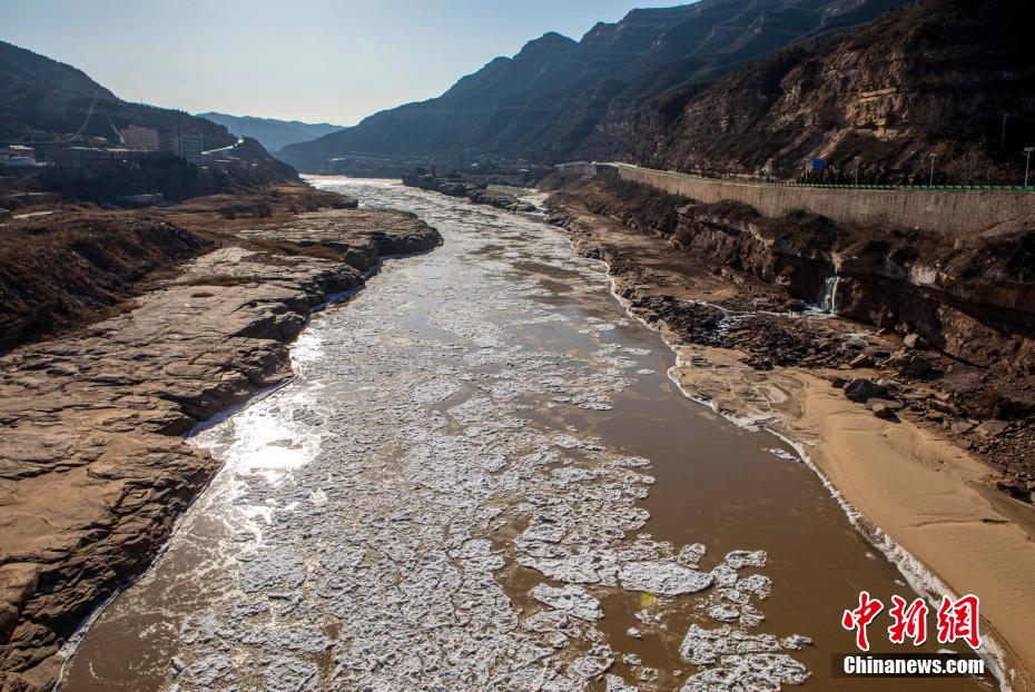 黄河壶口段流凌封河——自然人文交相辉映的壮丽景象