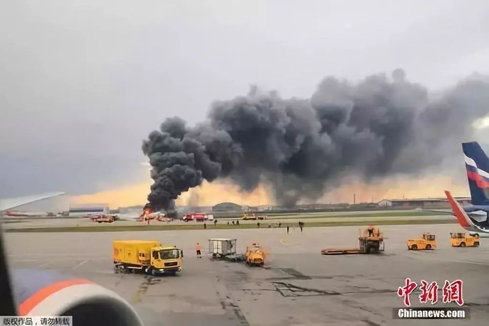 韩国飞机降落爆炸起火事件，181人紧急撤离纪实