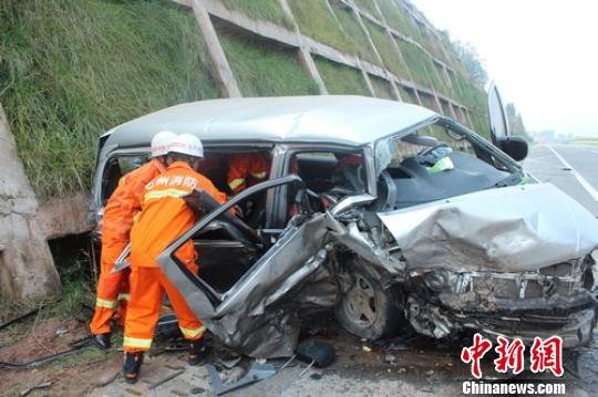 四川发生多车相撞事故致5人死亡