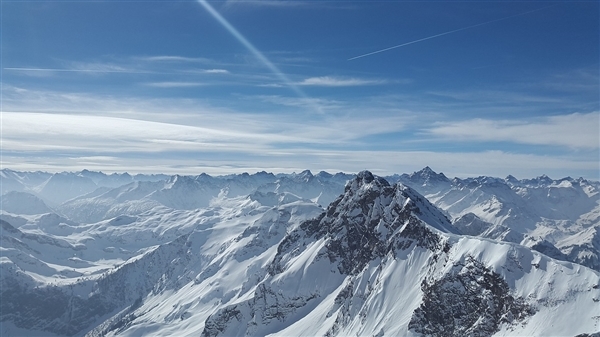 知名博主雪山挑战遭遇失联，自然之旅的意外转折