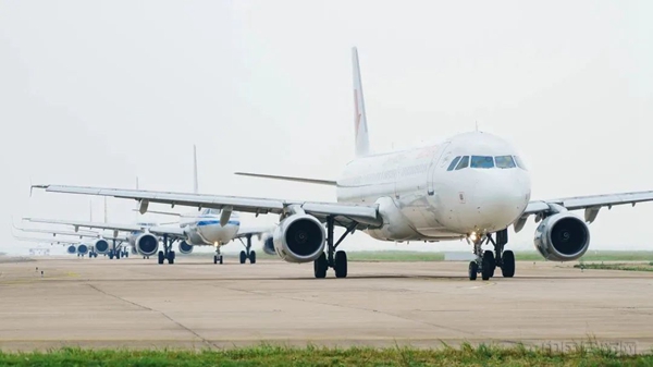 成都航空枢纽，繁忙运转与应对挑战——近1600架次航班起降纪实